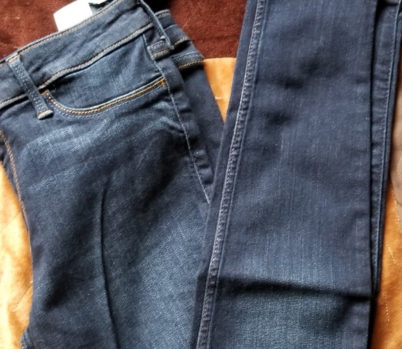 "NEW DENIM JEANS" Holister skinnies - Picture 2 of 3